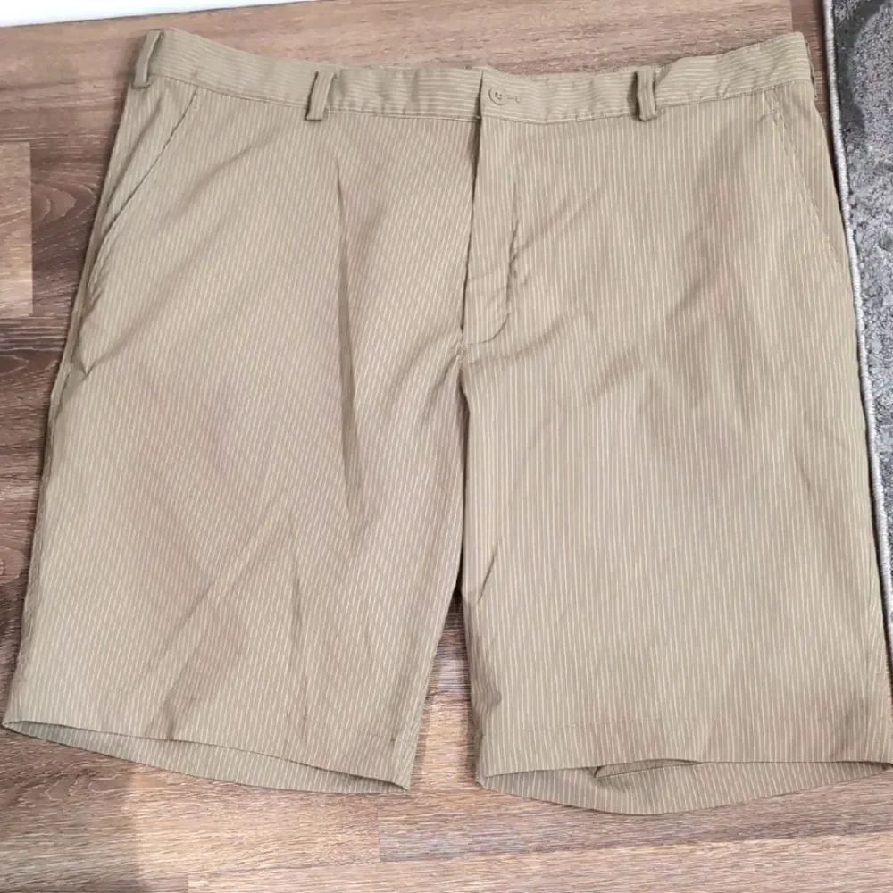 Nike Golf Dri-Fit Tan Pinstripe Shorts Sz 42
